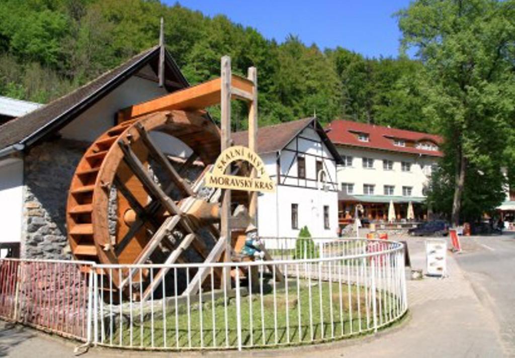 Hotel Skalni Mlyn Blansko Exterior foto