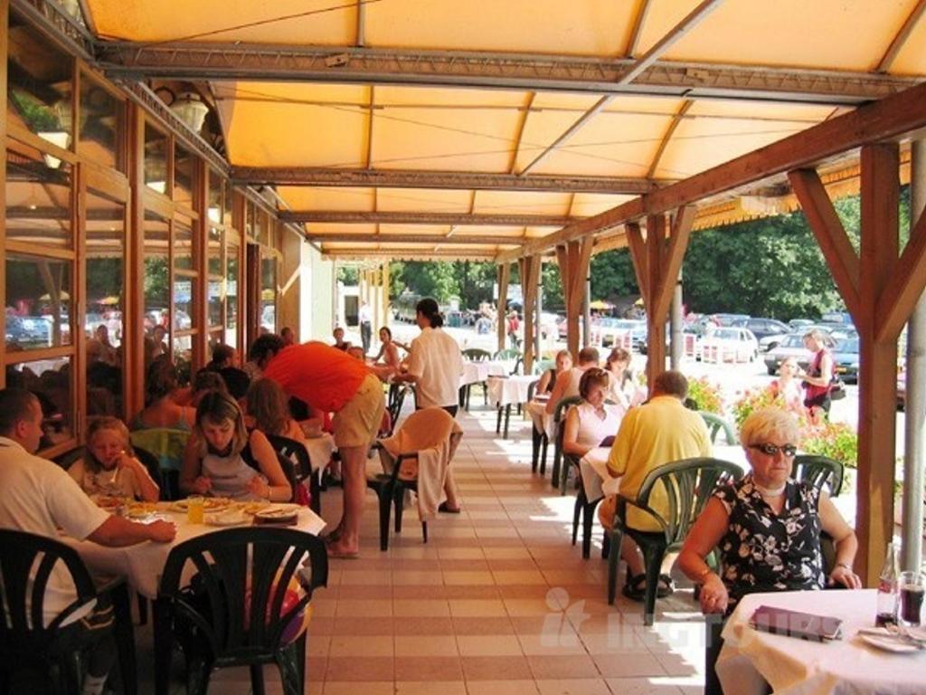 Hotel Skalni Mlyn Blansko Exterior foto