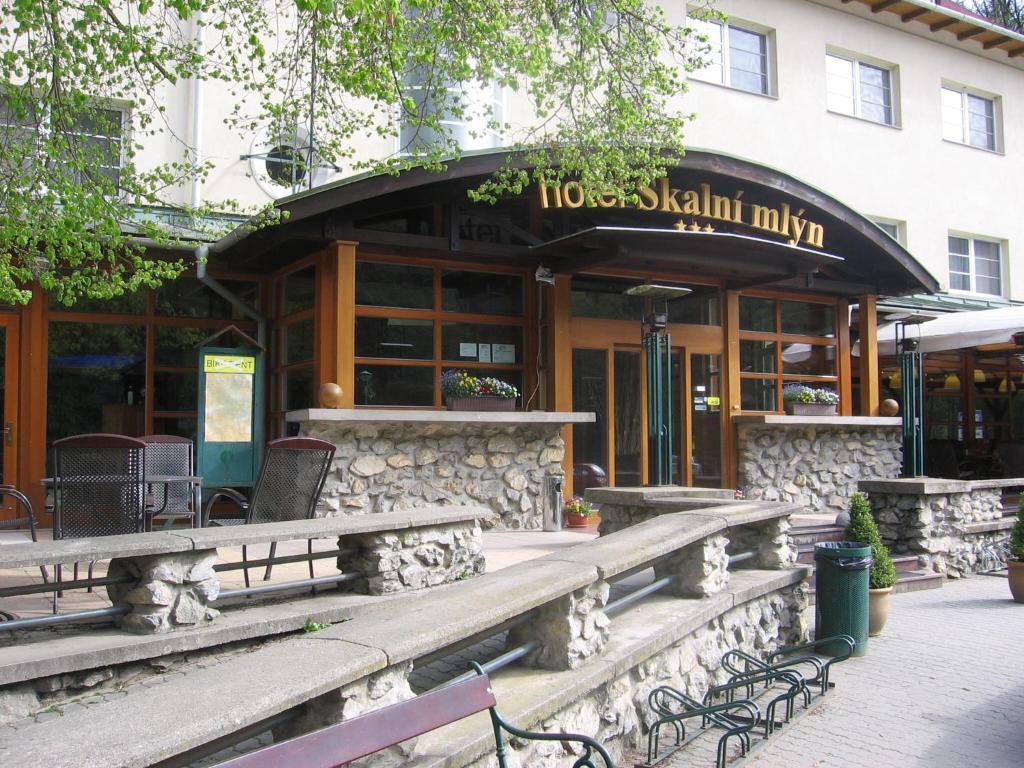 Hotel Skalni Mlyn Blansko Exterior foto